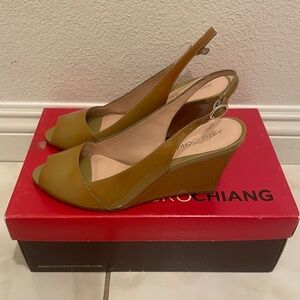 Arturo Chiang Zenda Sage Green Patent Leather Slingback Wedge Sandals Size 6.5M